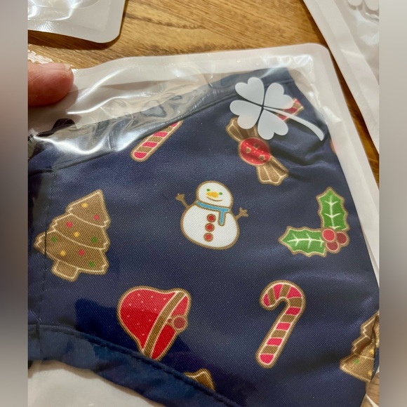 4 New Adult Fabric Masks - Christmas Patterns - Adjustable Ear Straps - 2 Layers - Picture 5 of 6